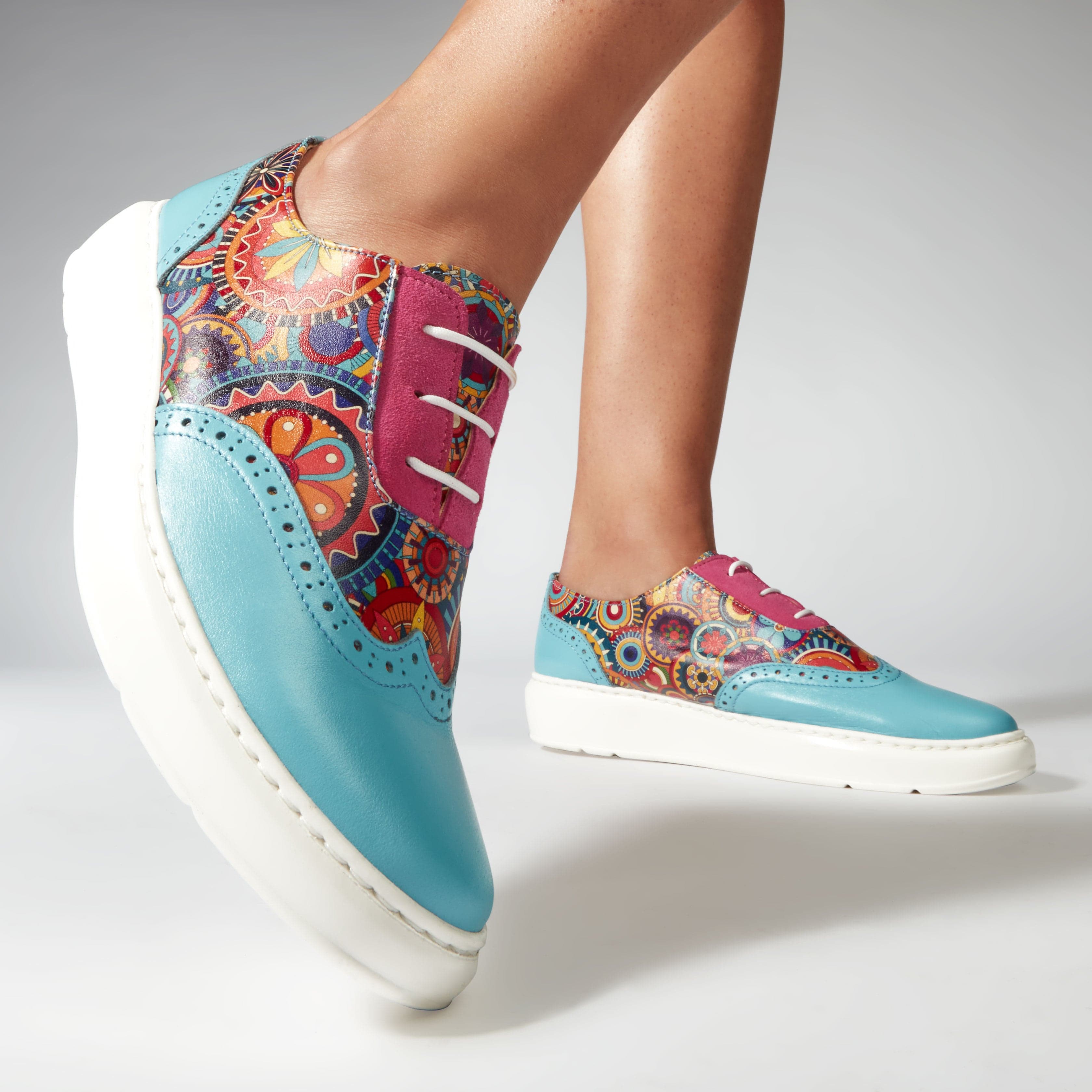 Colorado - Light Blue Signature - Women's lightweight EVA sole trainer with brogue details