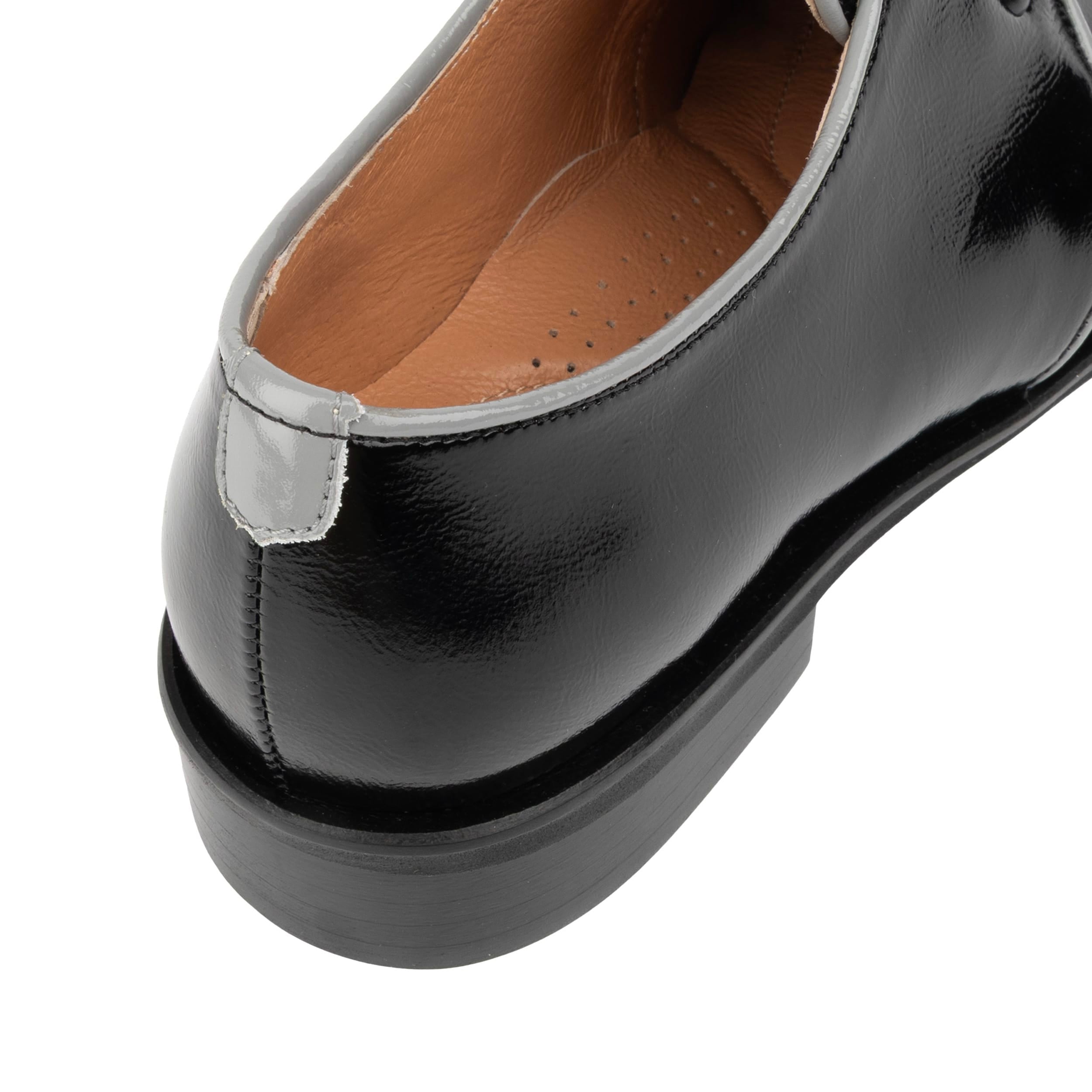 Kiss - Black - Women's patent leather lace up shoe