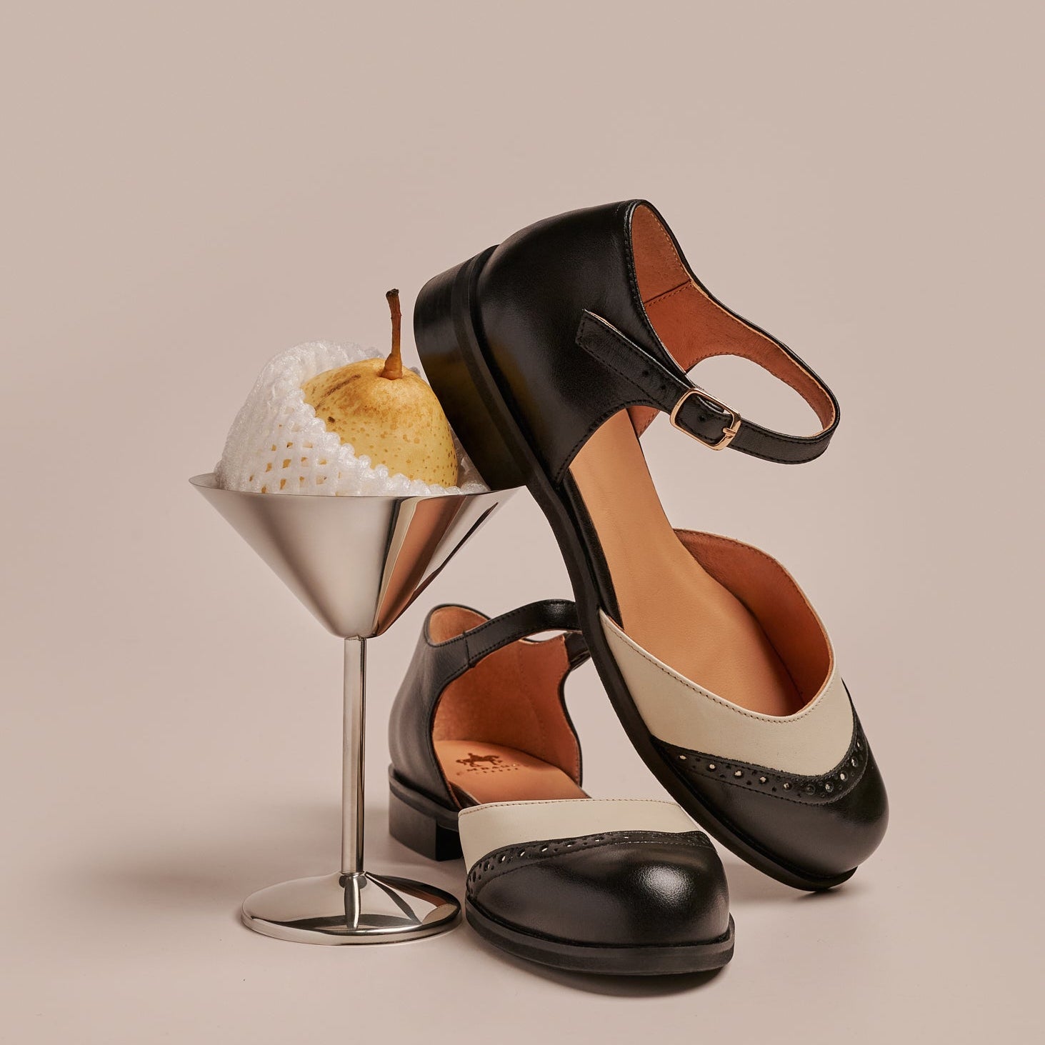 Gigot - Black & Cream - Women's closed heel round toe leather flat sandal