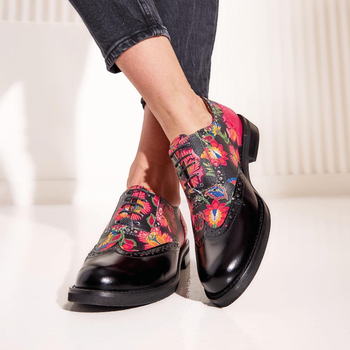 Vivienne - Black & Red Flowers - Women's oxford lace-up shoe with brogue details