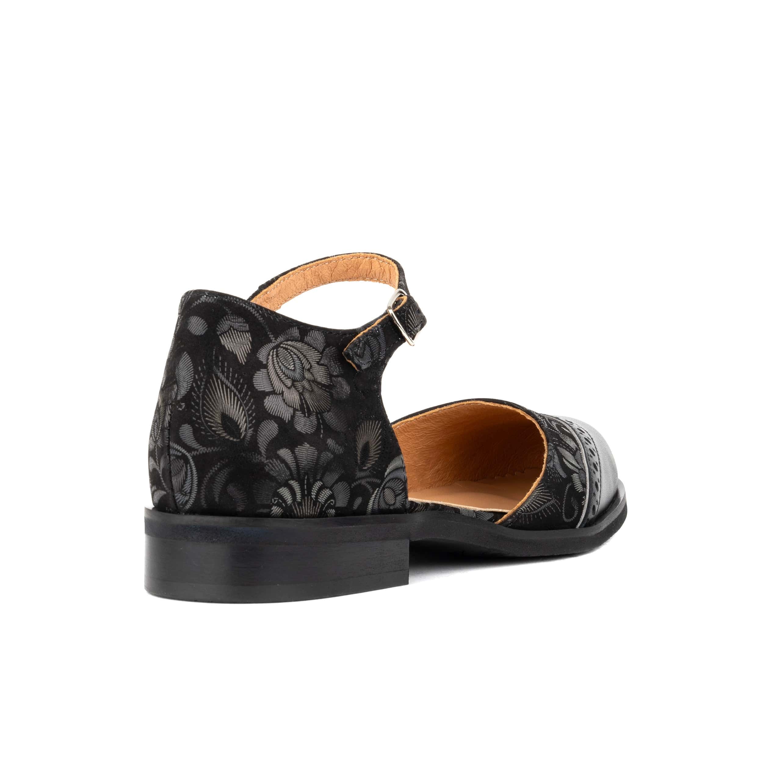 Gigot - Black Emboss - Women's Closed Heel Round-Toe Leather Flat Sandal