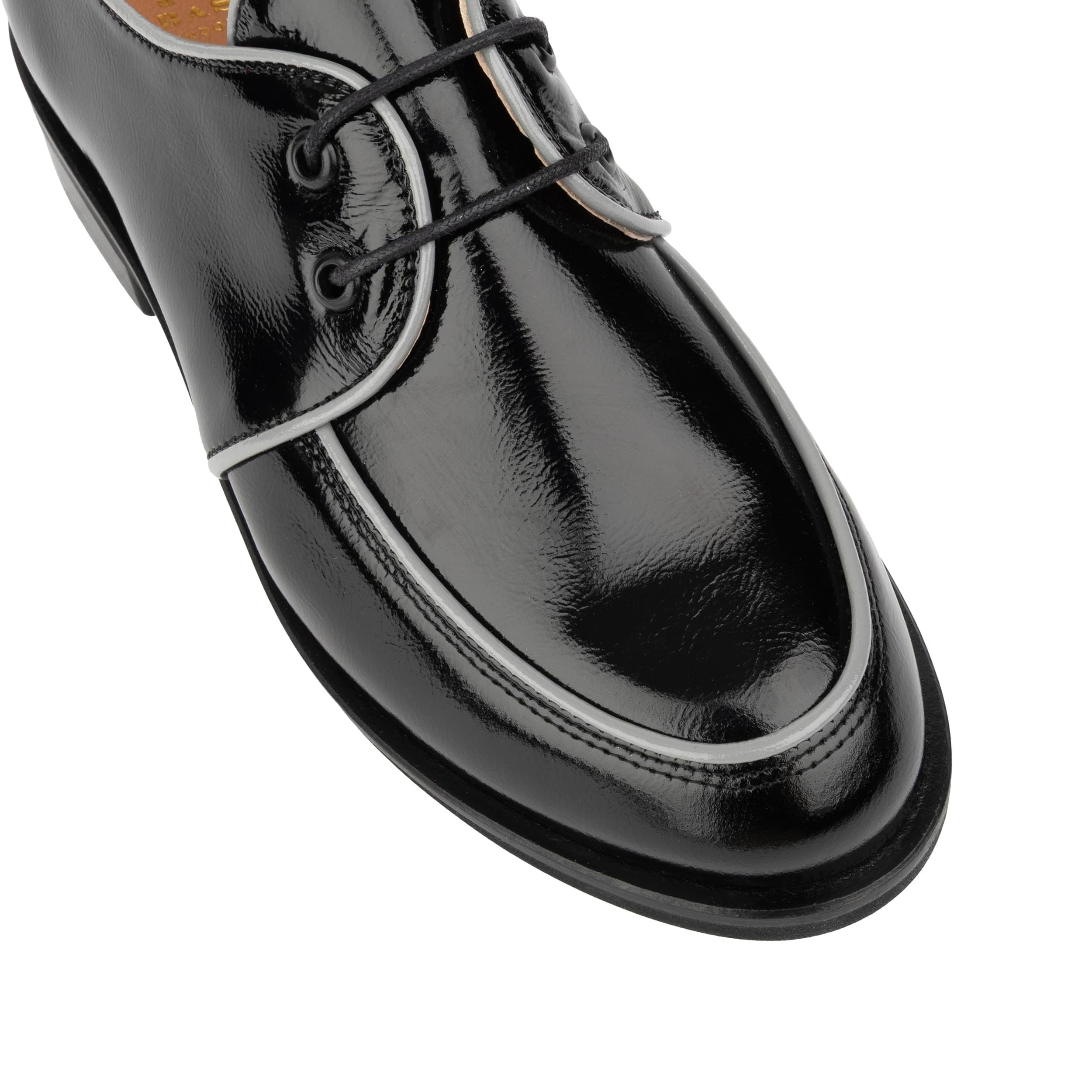 Kiss - Black - Women's patent leather lace up shoe