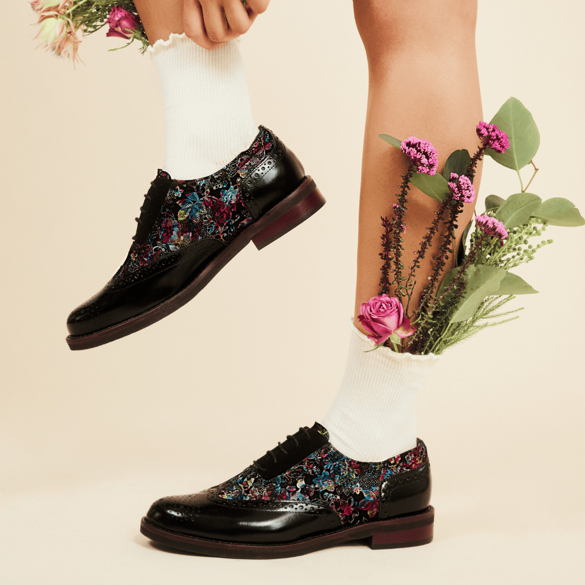 Vivienne - Black Flower - Women's oxford lace-up shoe with brogue details