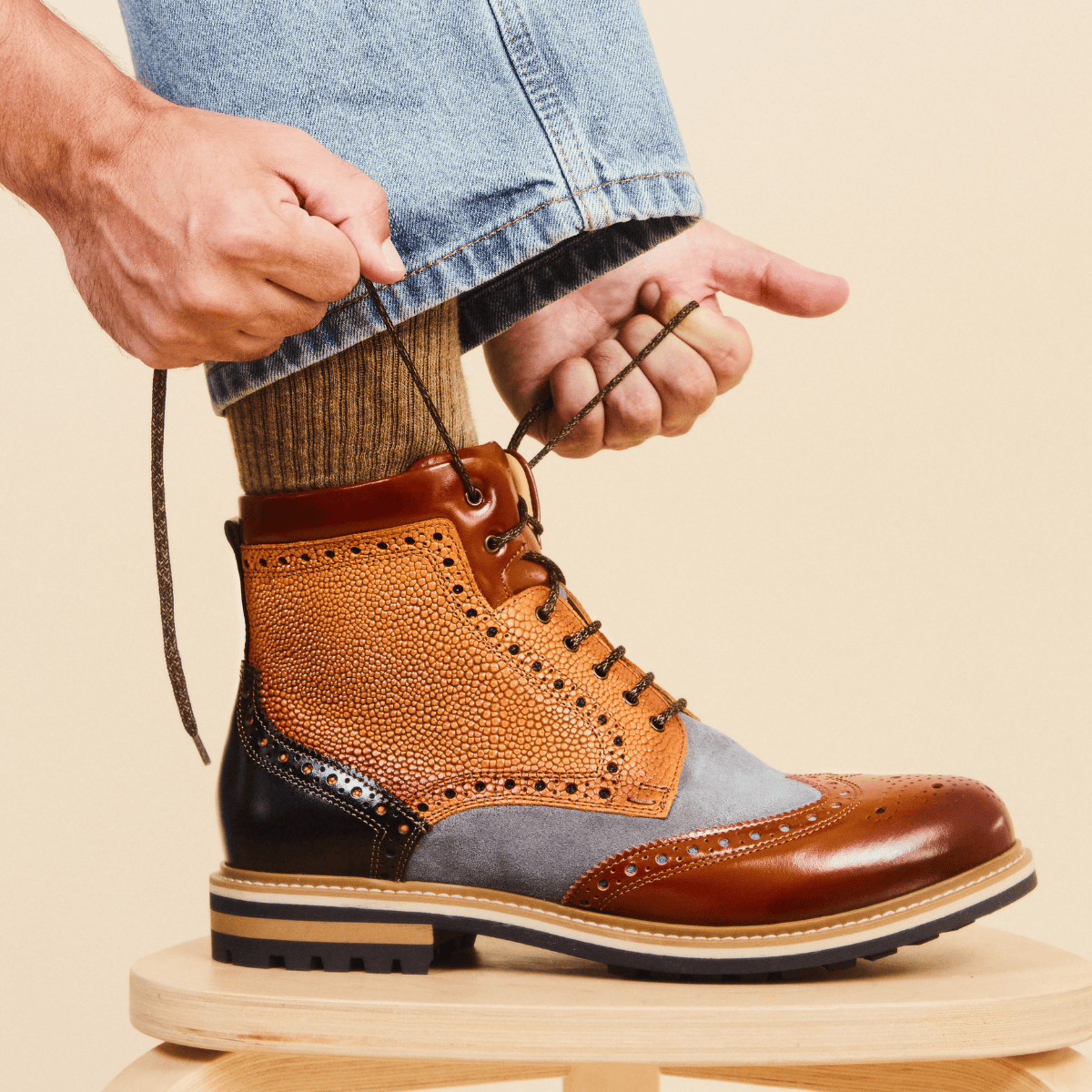Wanderer - Foxy - Men's chunky combat style lace up and zip up boot in tan